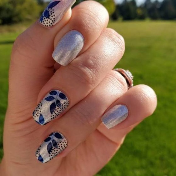 5/$50 Color Street Leaf it to Me Nail Strips - Picture 1 of 13